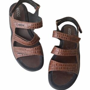 Ecco Women's Textured Brown‎ Sandals
